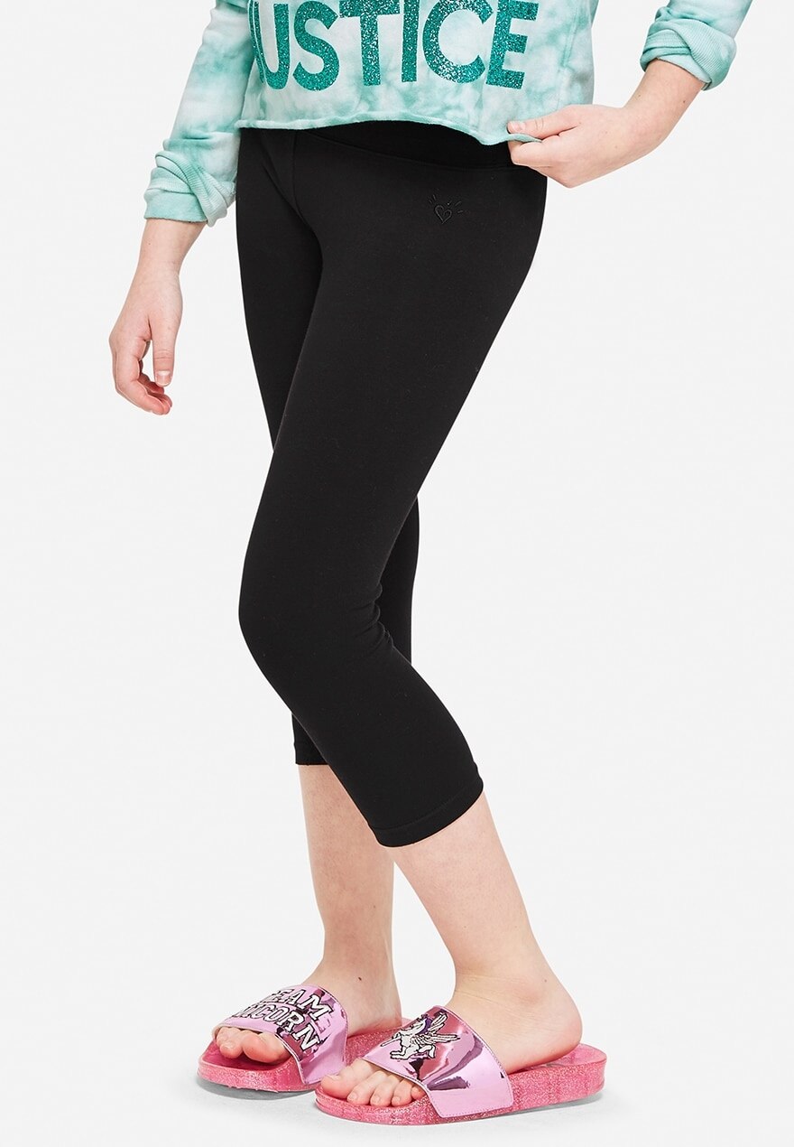 KWD5 / QR60 / AED65 / BD6.5 / JD14 / SAR75 / OMR6    Classic Crop Black Leggings    15200467610