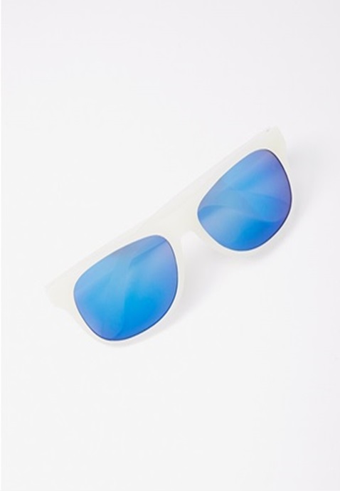 KWD4.5 / QR50 / AED55 / BD5 / JD12 / SAR60 / OMR5   White To Blue Color Changing Aviator   16098071619